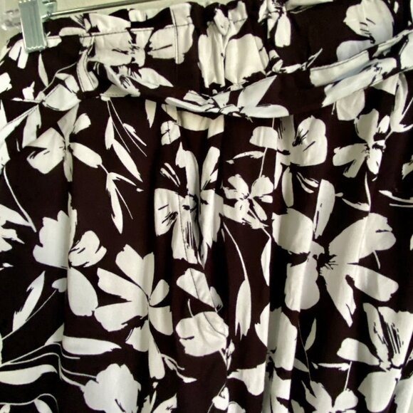 Purple & More Black White Floral Print Wide Leg Pants Pockets Women's Medium NEW - Picture 7 of 7